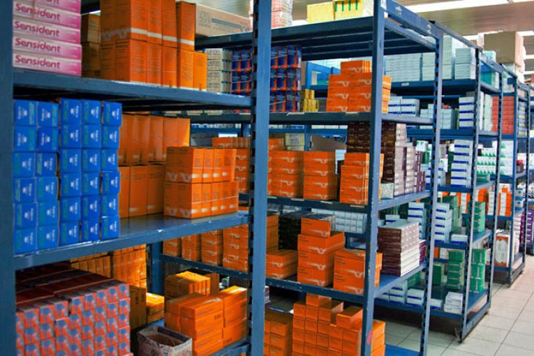 Droguerías rechazan compras centralizadas del Gobierno
