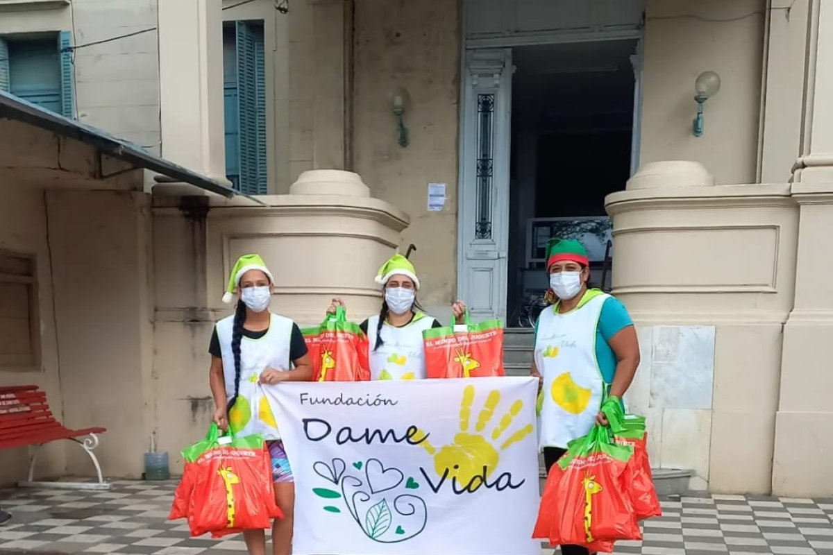 La Fundación “Dame Vida” presente en el Hospital Centenario. La Fundación “Dame Vida” presente en el Hospital Centenario.