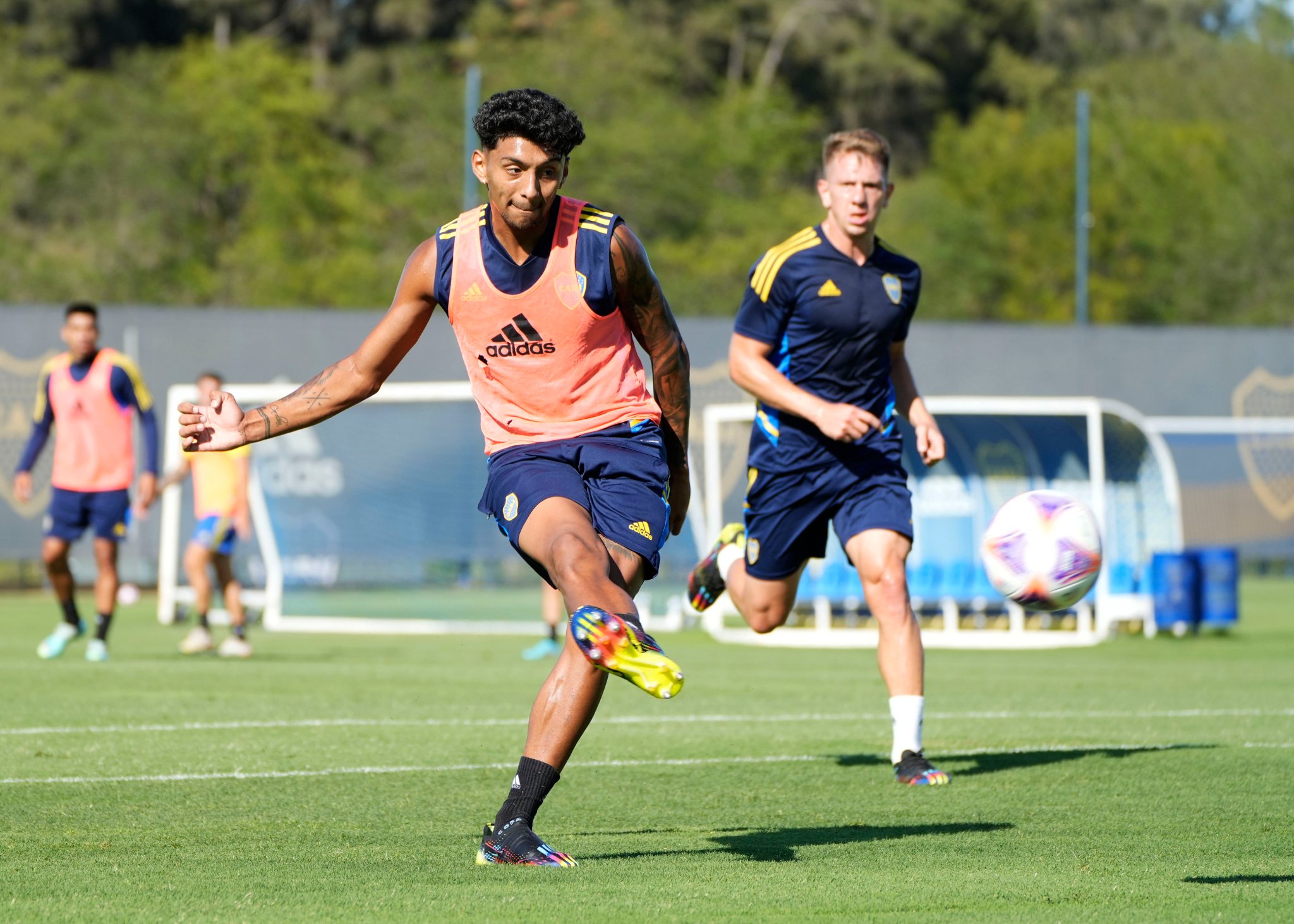 Cristian Medina, quien a base de buenos rendimientos pide titularidad, irá desde el arranque ante el equipo bahiense.