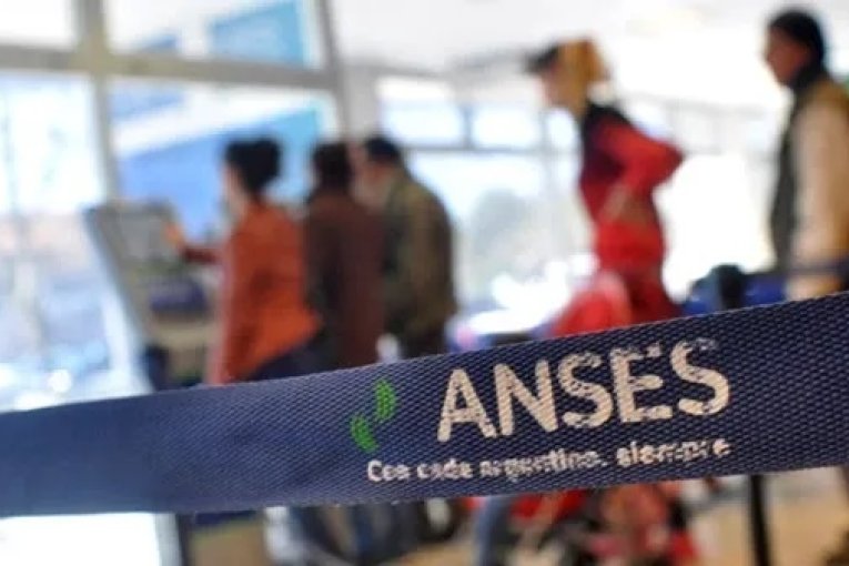 ANSES actualiza los topes de ingresos de las asignaciones familiares: qui&eacute;nes dejar&aacute;n de cobrar en julio