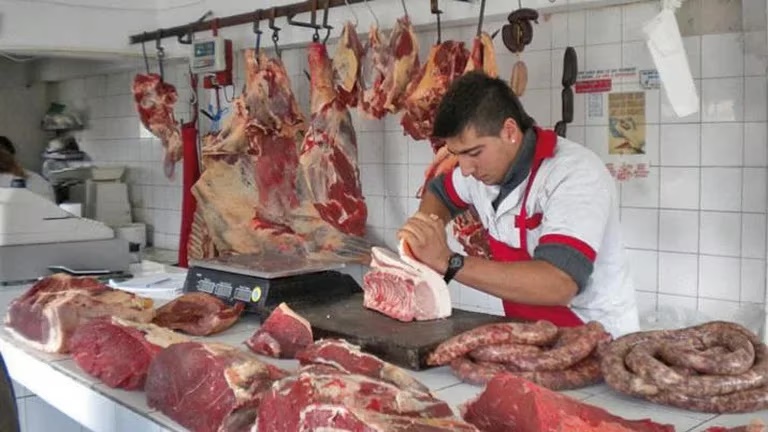 “El aumento ya está. Fue de un 20% el viernes y hoy ya se afirmó”, dijo   el presidente de la Cámara Argentina de Matarifes y Abastecedores (CAMYA), Sergio Pedace.
