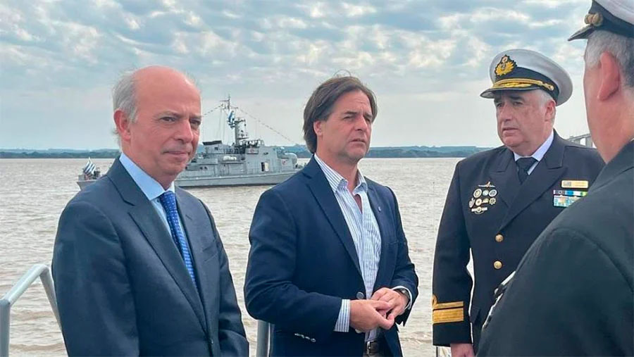 Con total cinismo, Lacalle Pou inauguró la base naval en la cabecera del puente internacional General San Martín, violando una vez más al Estatuto del Río Uruguay.