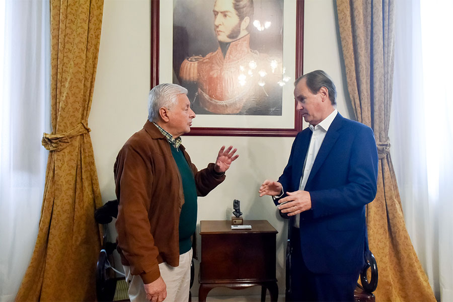 Eduardo Lauritto y Gustavo Bordet avanzan a pasos agigantados para la navegabilidad del río Uruguay; pero después de ocho años del gobernador y de cuatro del presidente de la delegación argentina en la CARU, apenas dan los primeros pasos para avanzar
