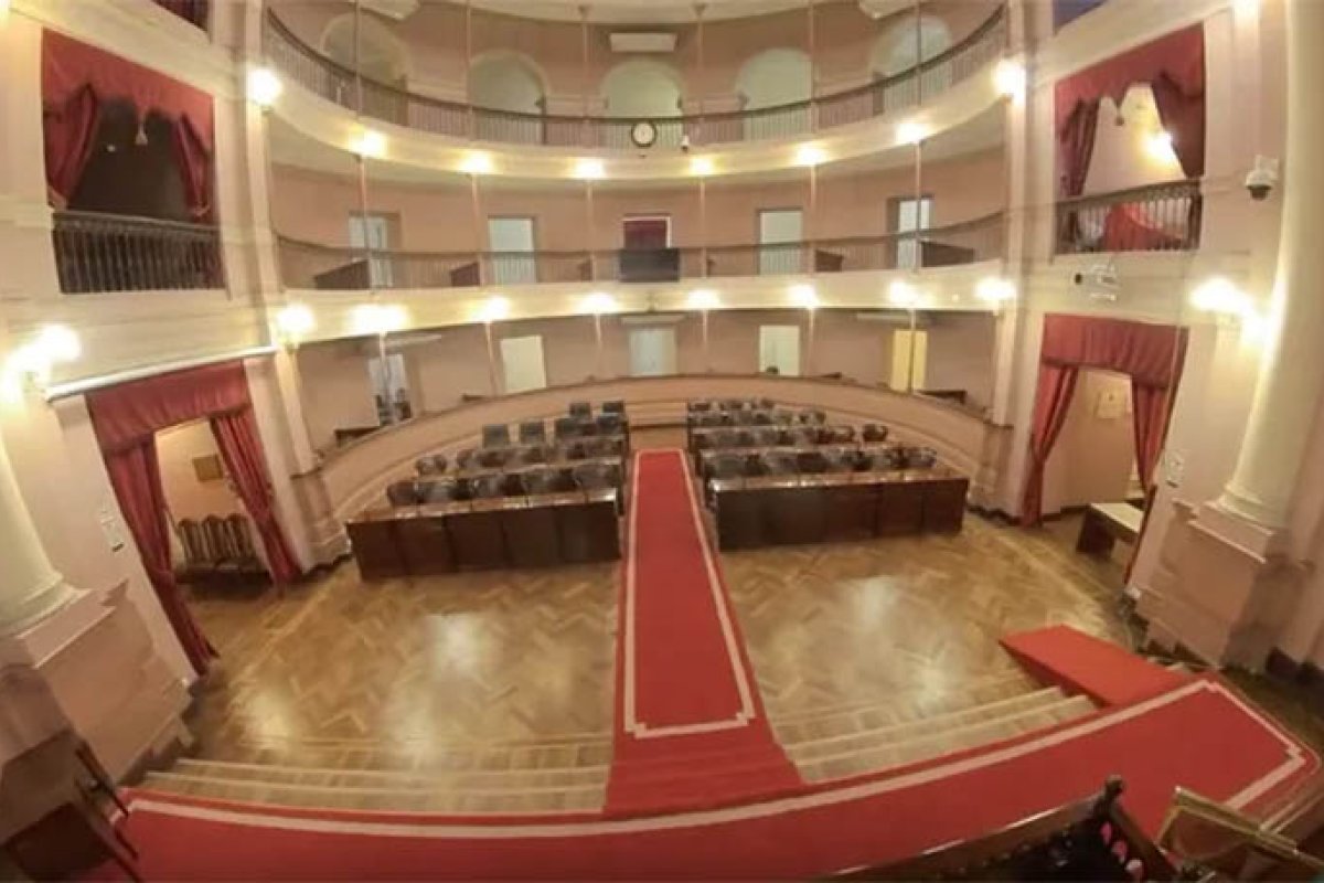 La nueva Cámara de Diputados tendrá 18 bancas para Juntos por Entre Ríos; 11 para el justicialismo y cinco para la Libertad Avanza, que ya se fracturó en otro bloque. Juan José Bahillo, Lorena Arrozogaray y Carlos Damasco son de Gualeguaychú. La nueva Cámara de Diputados tendrá 18 bancas para Juntos por Entre Ríos; 11 para el justicialismo y cinco para la Libertad Avanza, que ya se fracturó en otro bloque. Juan José Bahillo, Lorena Arrozogaray y Carlos Damasco son de Gualeguaychú.