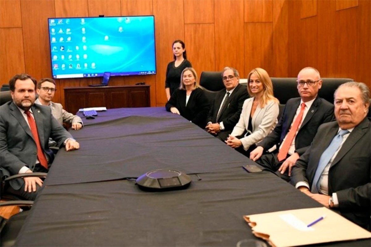El Superior Tribunal de (STJ) realizó ayer el sorteo público para integrar la lista de conjueces vocales. El Superior Tribunal de (STJ) realizó ayer el sorteo público para integrar la lista de conjueces vocales.