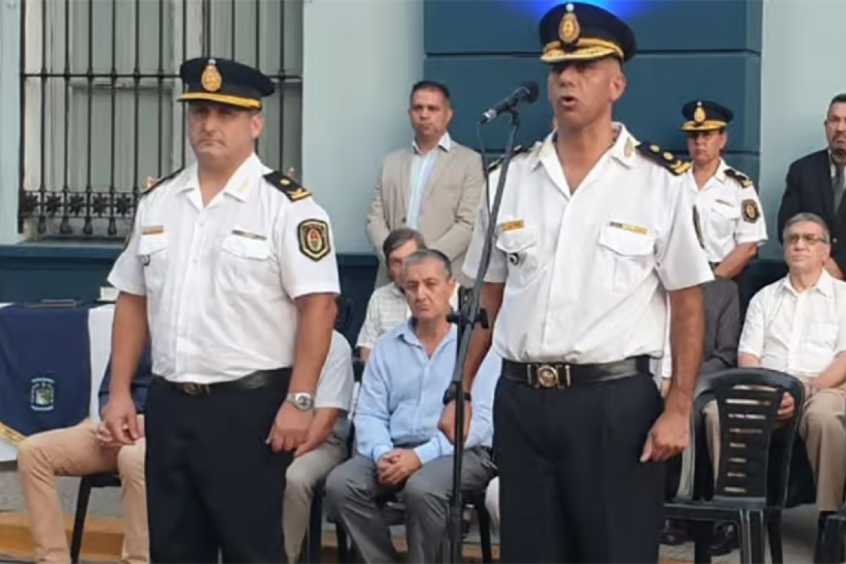 Luis Alberto Báez asumirá como jefe de la Departamental de Policía de Gualeguaychú y César Primo hará lo propio como director de Prevención de Delitos Rurales. Luis Alberto Báez asumirá como jefe de la Departamental de Policía de Gualeguaychú y César Primo hará lo propio como director de Prevención de Delitos Rurales.