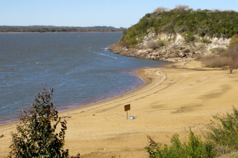 Confirman que hay tres playas contaminadas en Entre Ríos: qué bacterias poseen