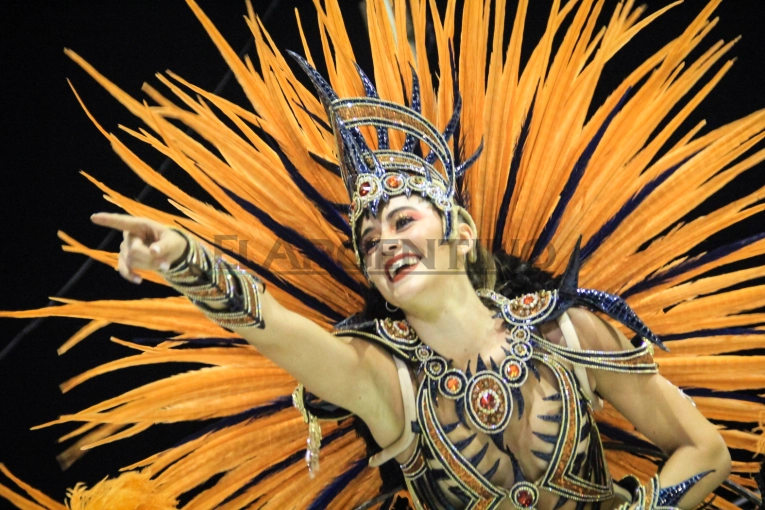 Con algunos tropiezos, Marí Marí cerró la tercera noche del Carnaval del País