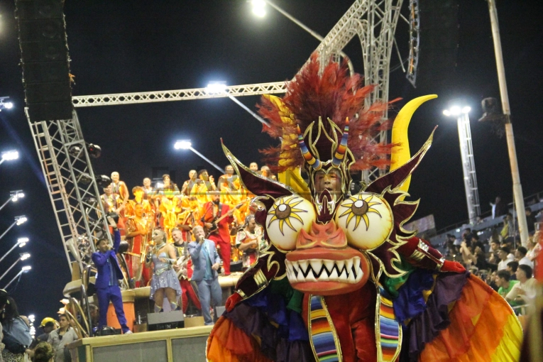 Encendida de Carnaval, Ará-Yeví volvió a imponer su fuerte estética humahuaqueña