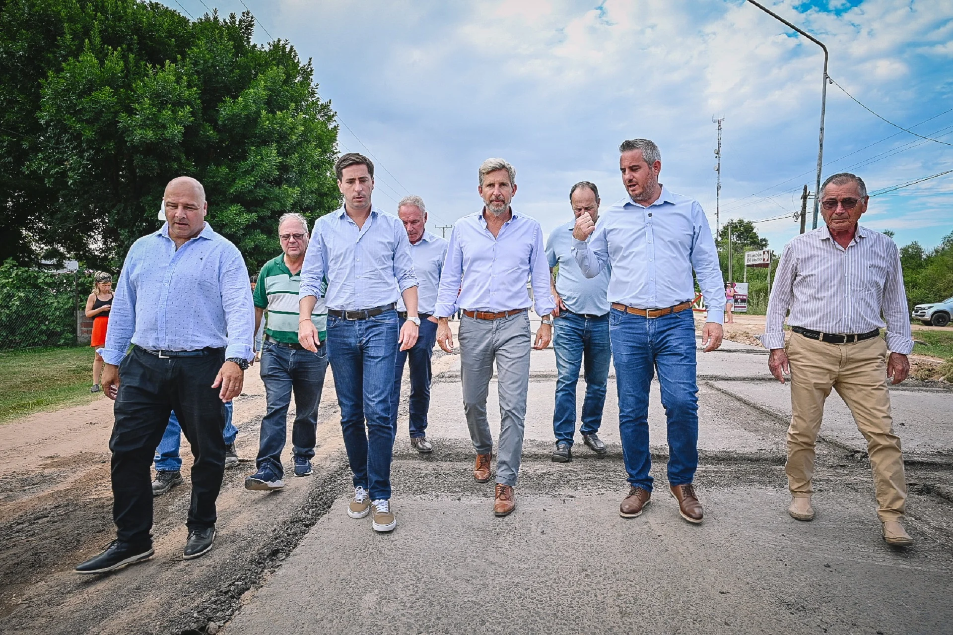 Frigerio garantizó que se continuarán licitando