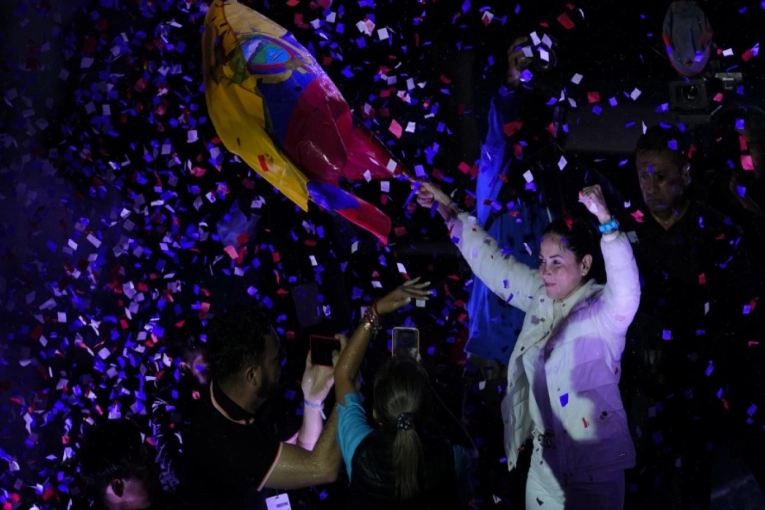 Batacazo de la candidata de Correa y hay balotaje en Ecuador