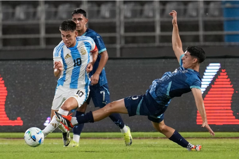 Argentina cayó 3-2 ante Paraguay y no pudo quedarse con el título en el Sudamericano