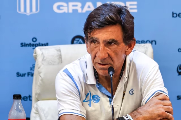 Costas, tras el triunfo de Racing: "Crean, este grupo da todo esta camiseta"