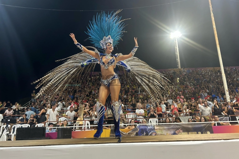 El Carnaval volvió a ganarle al mal tiempo: Así comenzó la elección de la Reina