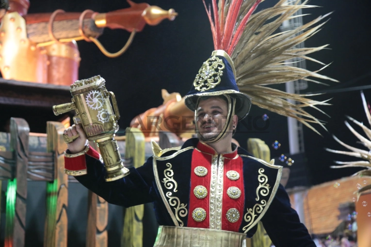 Crónica de una noche de Carnaval: cómo es la trastienda de la mayor fiesta de Argentina