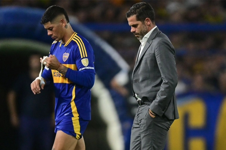 Riquelme se reúne con Gago: horas decisivas para el futuro del técnico de Boca