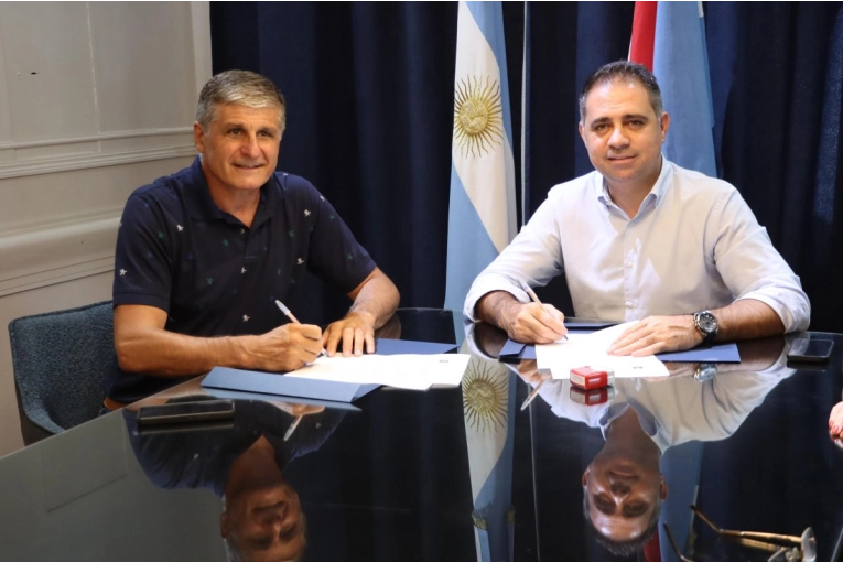 Gualeguaychú y Cosquín firmaron un acuerdo de intercambio turístico