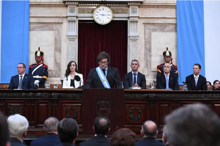 En la apertura de sesiones, Milei afirmó que la pobreza bajó durante su primer año de gestión