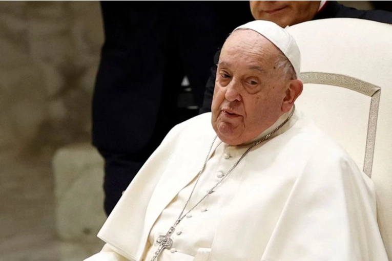 El papa Francisco se prepara para dirigir el Vaticano desde el hospital: "Lo importante es su disponibilidad"