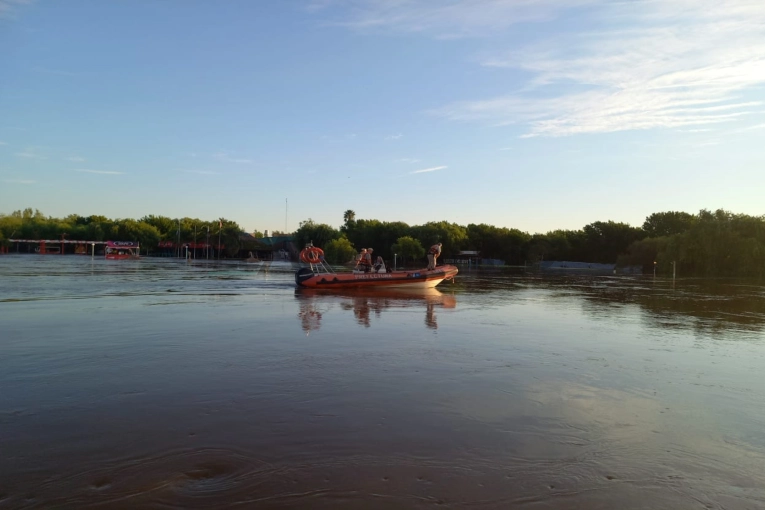 Prefectura busca el cuerpo de un hombre en el río Gualeguaychú