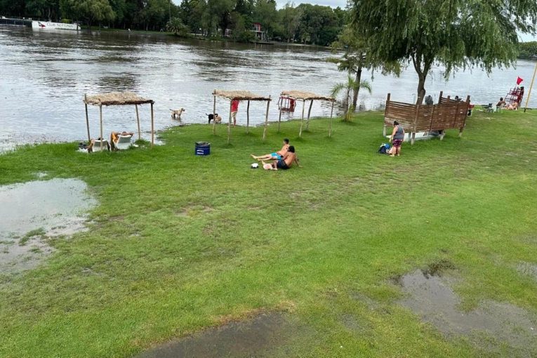 El nivel del río comenzó a descender y se espera que se normalice el fin de semana