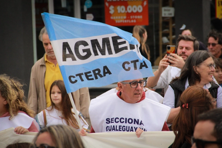 Docentes de Entre Ríos repudiaron la represión y exigieron el cese de la violencia