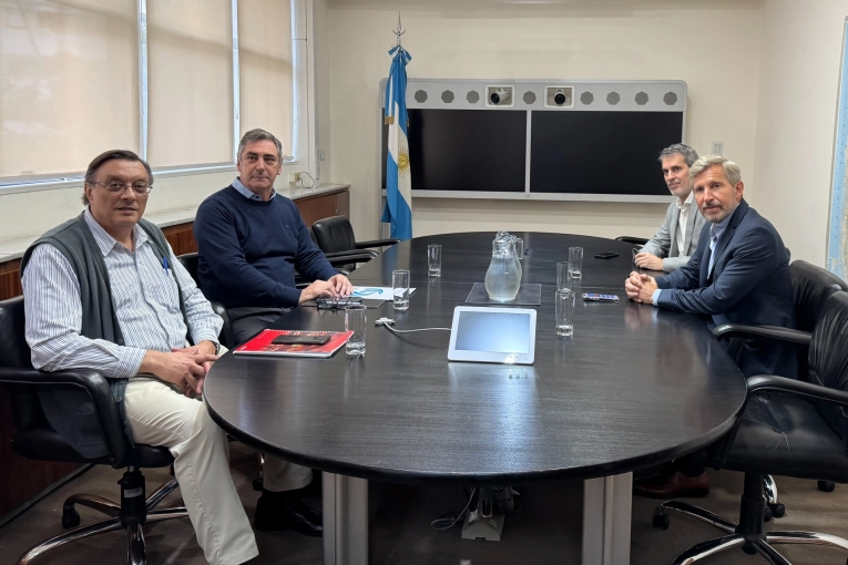 Frigerio gestionó mejoras para las rutas 14 y 127 en reunión con Vialidad Nacional