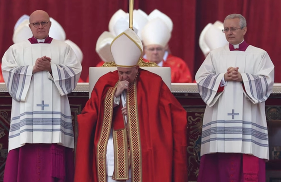 El Papa Francisco presidió las ceremonias fúnebres de Benedicto XVI en la Plaza de San Pedro en el Vaticano