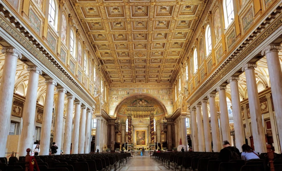 Vista general del interior de la Basílica Papal de Santa María la Mayor