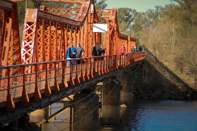 La r&aacute;pida acci&oacute;n policial y de Prefectura evit&oacute; una tragedia en el puente M&eacute;ndez Casariego