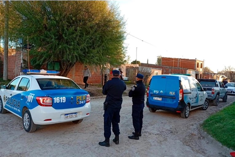 Tras varias denuncias, un hombre asesinó a puñaladas a su ex pareja mientras ella dormía
