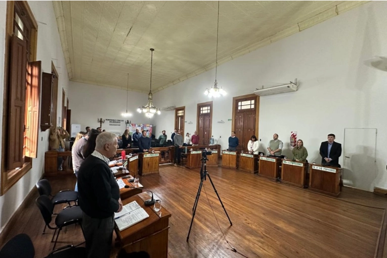 Tras dos minutos de sesión, pasó a Comisiones Conjuntas el proyecto para destituir a Lesik