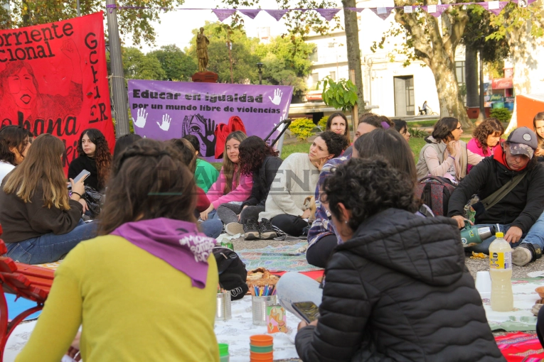 A 10 años del nacimiento de “Ni una menos”, se realizó actividad en la plaza San Martín