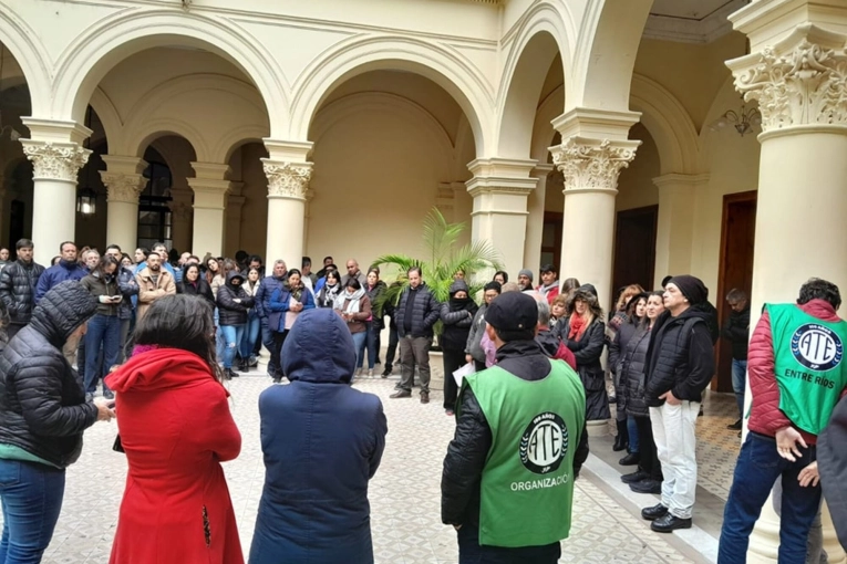ATE resiste el ajuste con asamblea interministerial en Casa de Gobierno