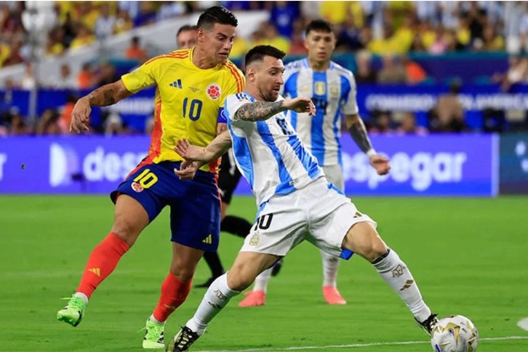 La Selección argentina recibe esta noche a Colombia: horario y formaciones