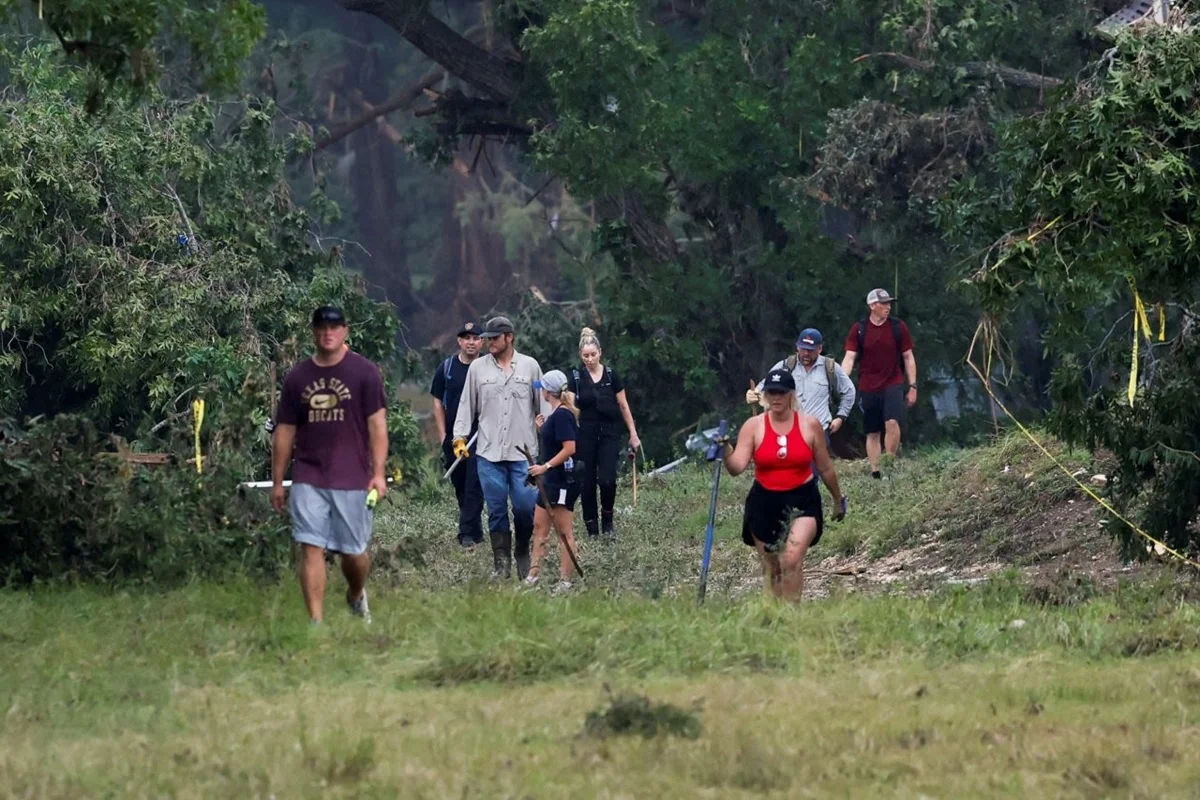 Buscan sobrevivientes en la zona