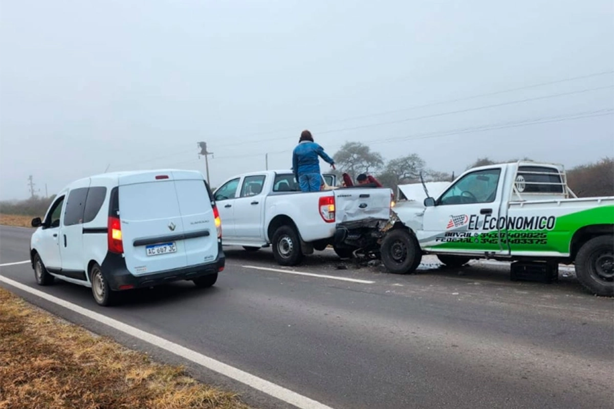 Choque en Ruta 127 entre dos camionetas
