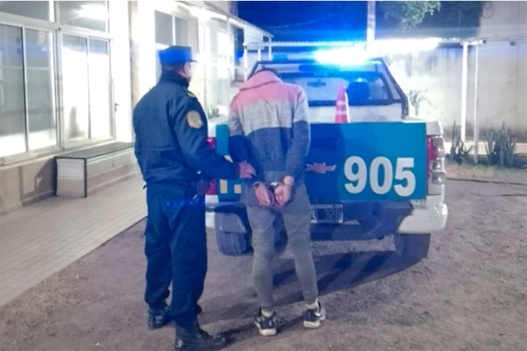 Robo frustrado: vecinos golpearon al ladrón tras enfrentamiento con el dueño de casa