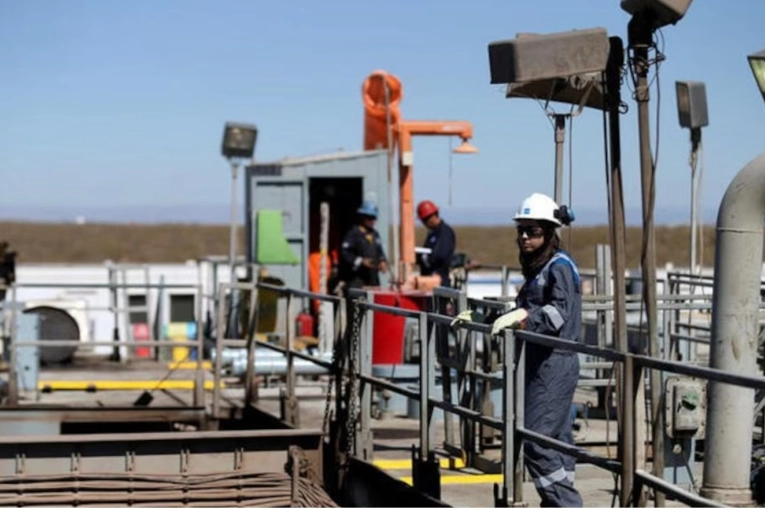 Una empresa centrada en Vaca Muerta pasó a ser la segunda productora de petróleo del país