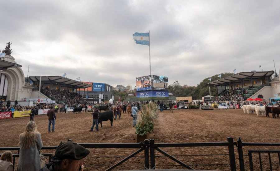 Premios para ganaderos y un escenario que brill&oacute; con artistas entrerrianos