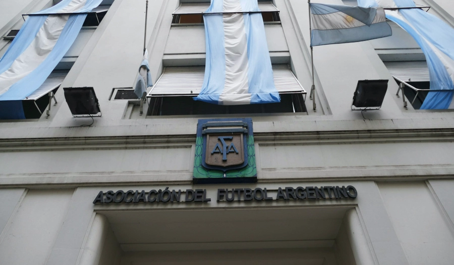 <i>Los clubes de Primera Divisi&oacute;n resolvieron suspender por cuatro d&iacute;as todos los partidos</i>