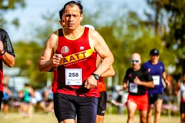 Sin sponsors, pero con sueños intactos: el atleta gualeguaychense que volvió a las pistas