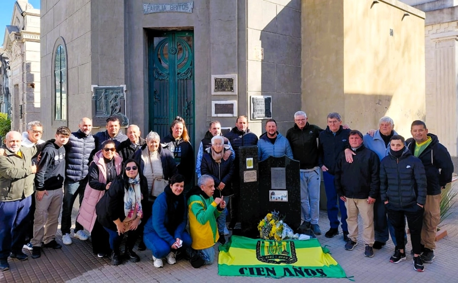 Monolito bendecido y descubierto en homenaje a los fundadores