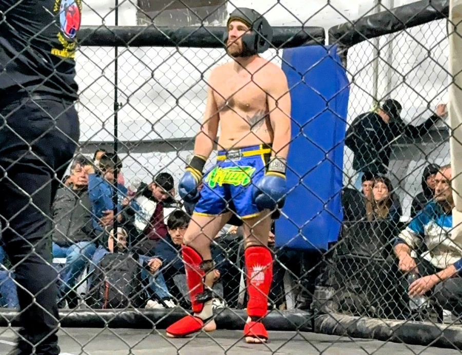 Santellan: &ldquo;Durante la pelea sumando varias combinaciones de ganchos y rectos&rdquo;