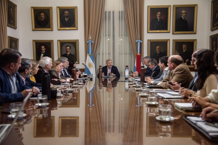 En reunión de Gabinete, analizaron el programa oftalmológico y el traspaso del puerto de Paraná