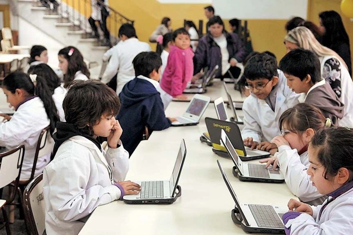 Aula de escuela pública en el 2020