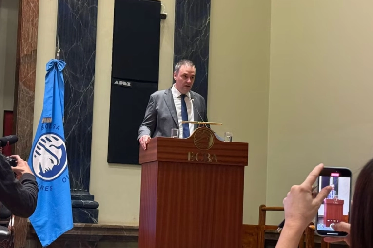 Sin mencionarlo, Manuel Adorni habló por primera vez del caso de los audios y las coimas