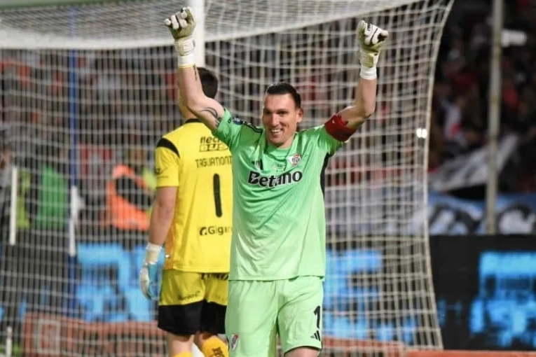 Armani, otra vez el héroe en los penales para River: "Me pueden criticar, pero yo nunca me doy por vencido"