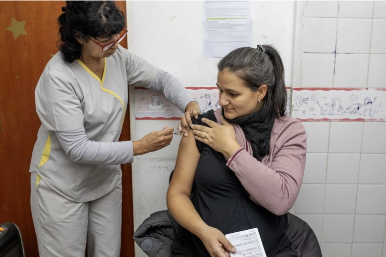 Extienden la vacunación contra el Virus Sincicial Respiratorio durante septiembre