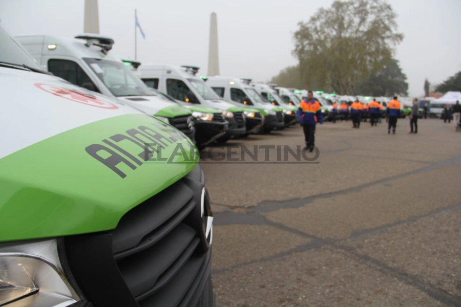 Las ambulancias estar&aacute;n destinadas a distintas localidades de la provincia. (Foto: Luciano Peralta)